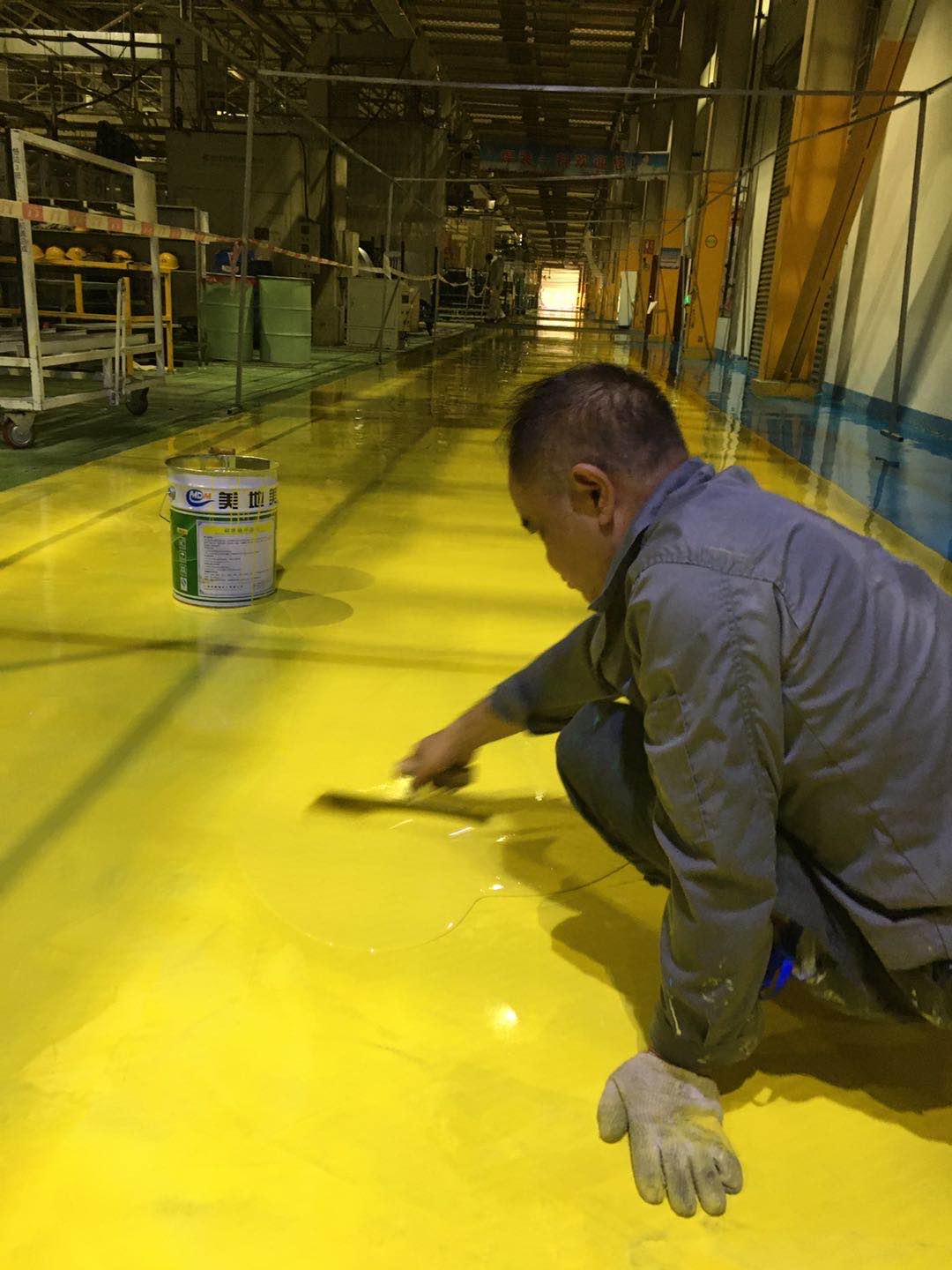 環(huán)氧自流平地坪漆施工價(jià)格包工包料多少錢(qián)
